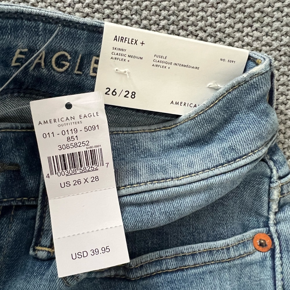 Brand new American eagle skinny Jean with tags on them